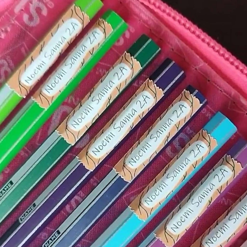 Etichette adesive in PVC per matite o penne personalizzate con nome con  macchinine Etichette adesive e termoadesive, offerte, Scuola - Fupies