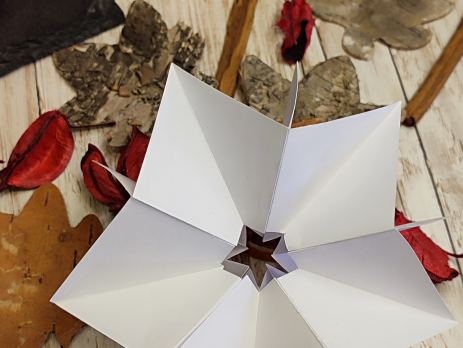 CALENDARIO DELL'AVVENTO CREATIVO - la stella di carta