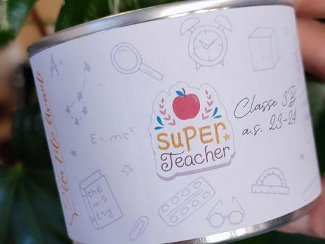 Fermapagine reggilibro da dito - packaging per regalo ai maestri - dettaglio personalizzazione classe