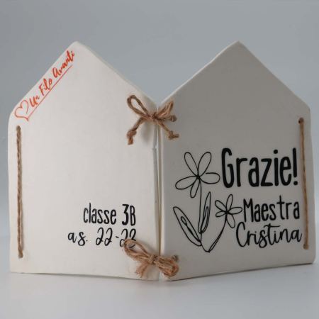 Scuola in pasta di mais e bicarbonato - fronte e retro